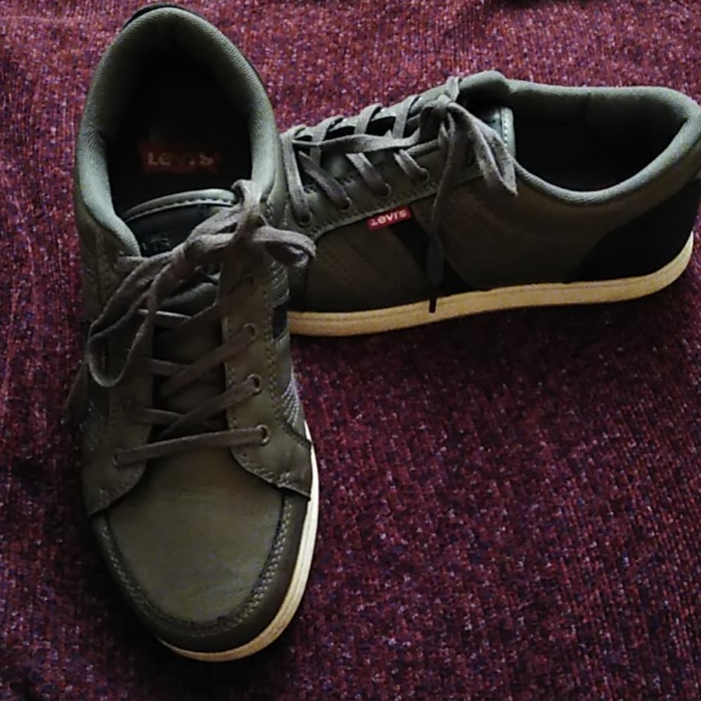 Levi's Sneakers Size 6